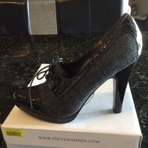 Steve Madden “Reilly” pumps
